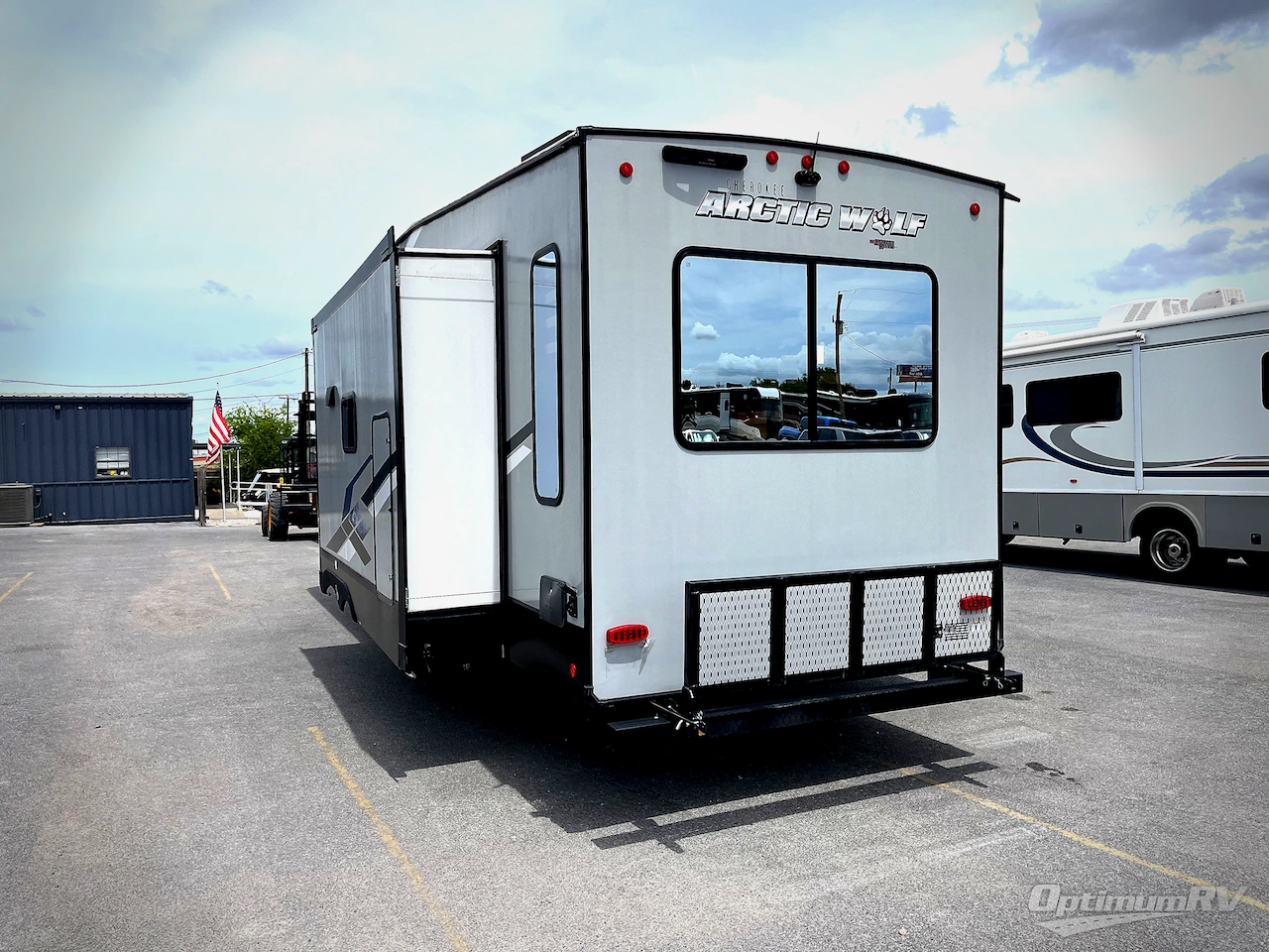 2023 Forest River Cherokee Arctic Wolf 291RL Photo 4