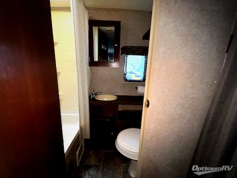 2016 Forest River Rockwood Mini Lite 2306 RV Photo 4