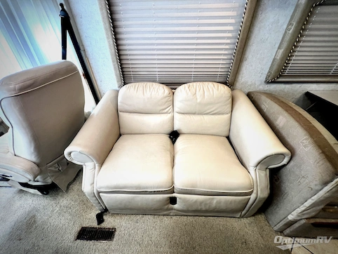 2002 Itasca Horizon 34HD RV Photo 3