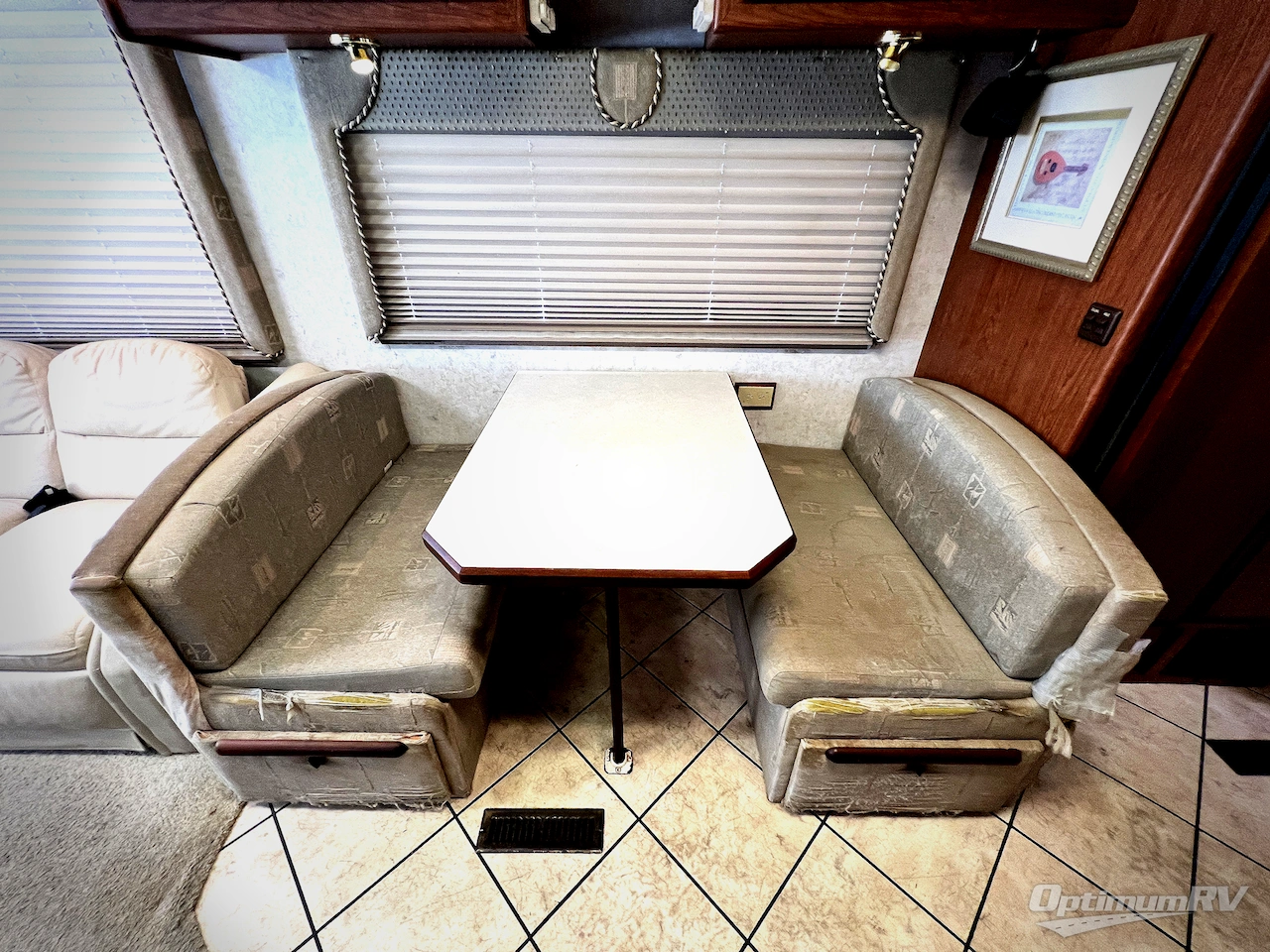 2002 Itasca Horizon 34HD Photo 10