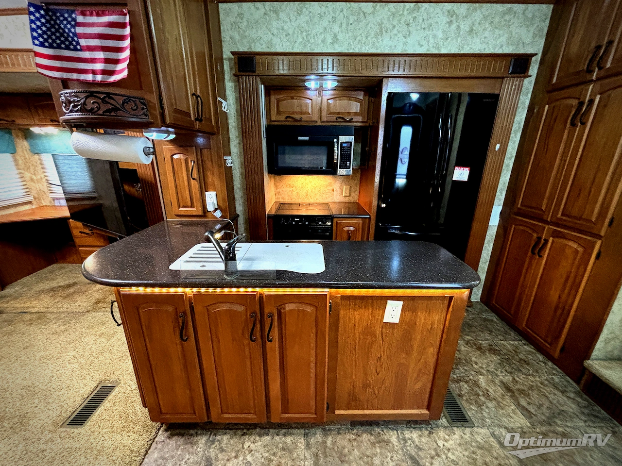2012 Keystone Montana Big Sky 3400RL Photo 4