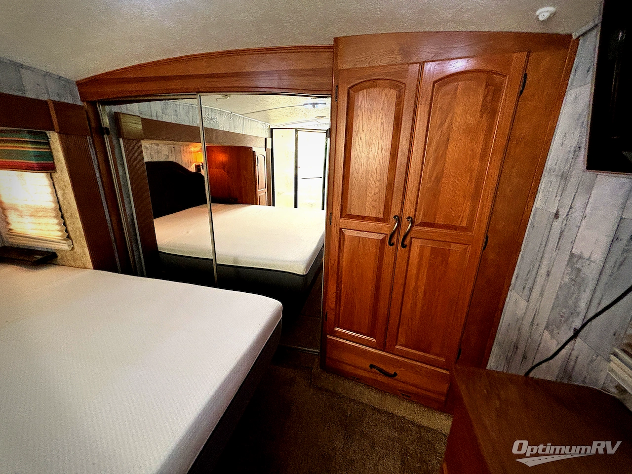 2012 Keystone Montana Big Sky 3400RL Photo 7