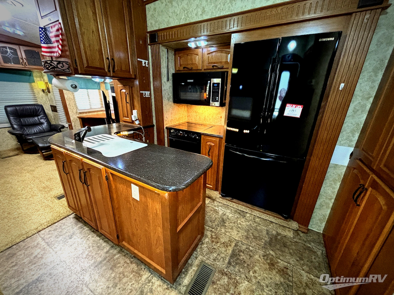 2012 Keystone Montana Big Sky 3400RL Photo 13