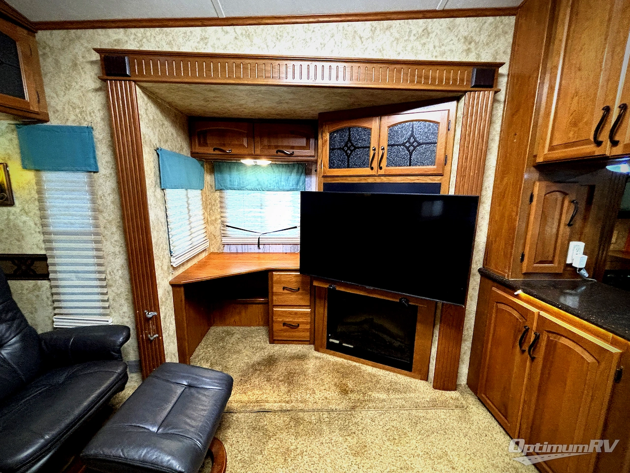 2012 Keystone Montana Big Sky 3400RL Photo 16