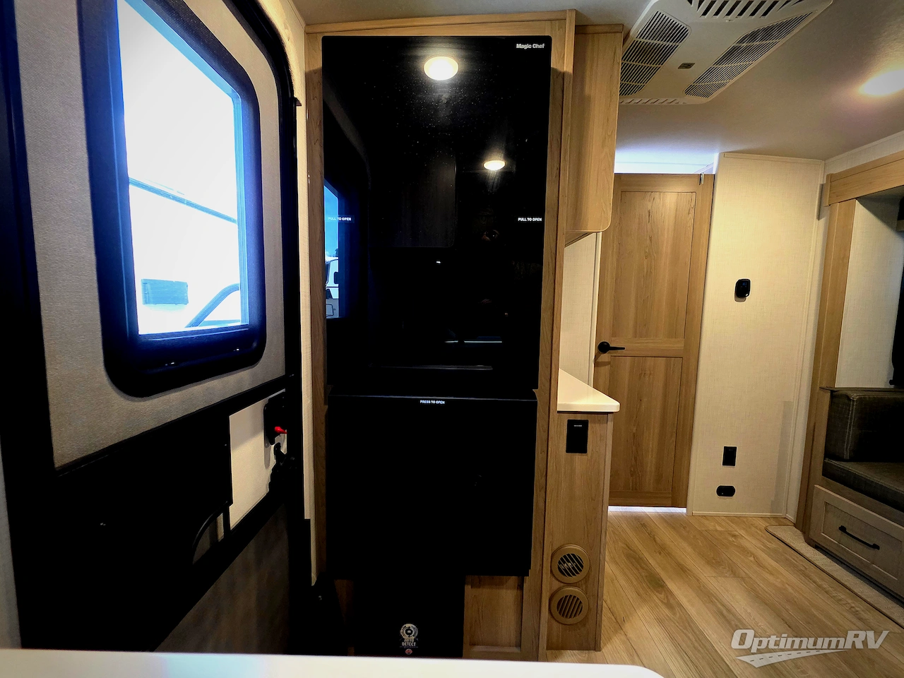 2025 Forest River Rockwood Mini Lite 2506FK Photo 6