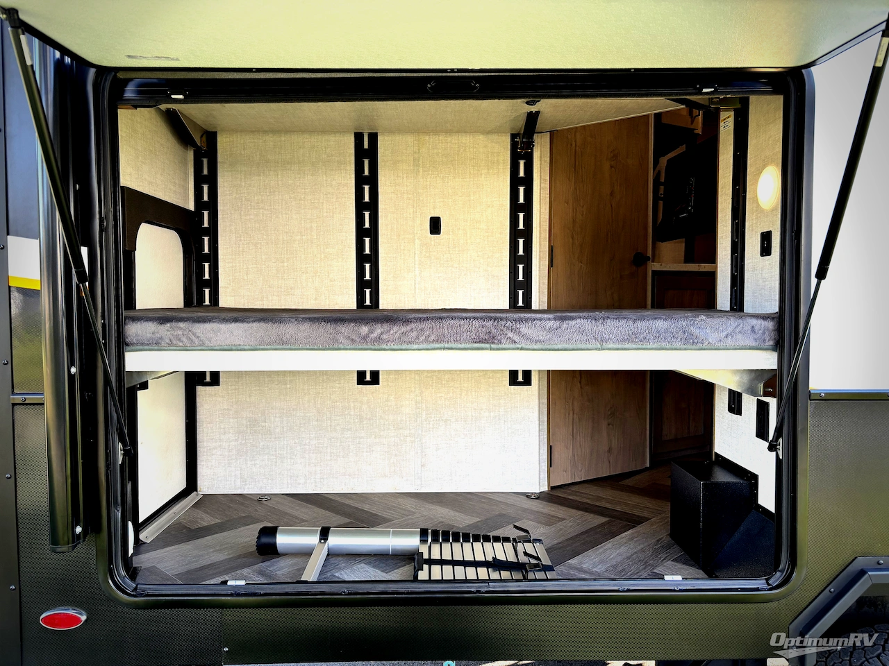 2023 Ember Overland Series 221MSL Photo 17