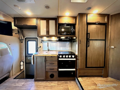 2023 Thor Chateau 24F RV Photo 3