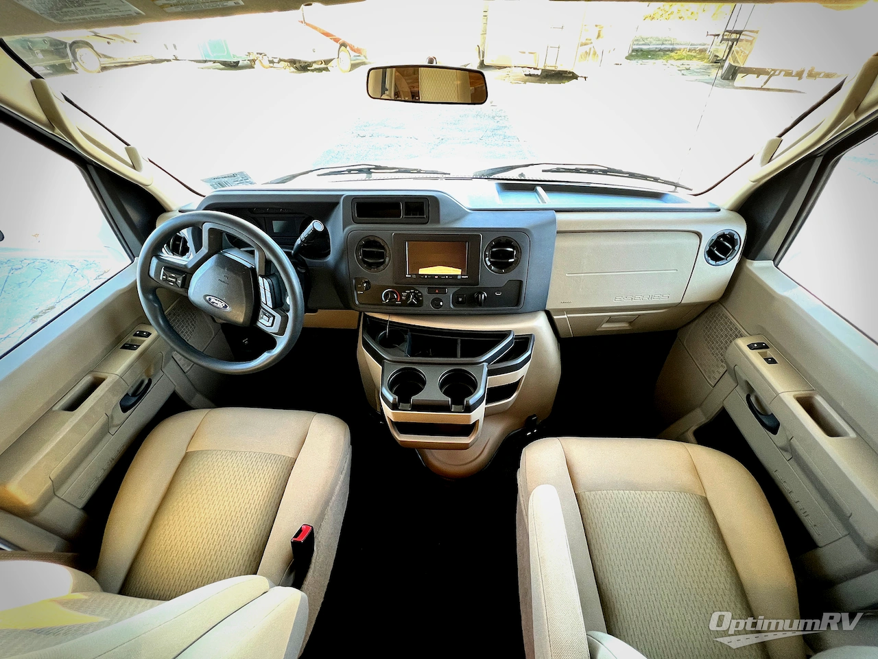 2023 Thor Chateau 24F Photo 7