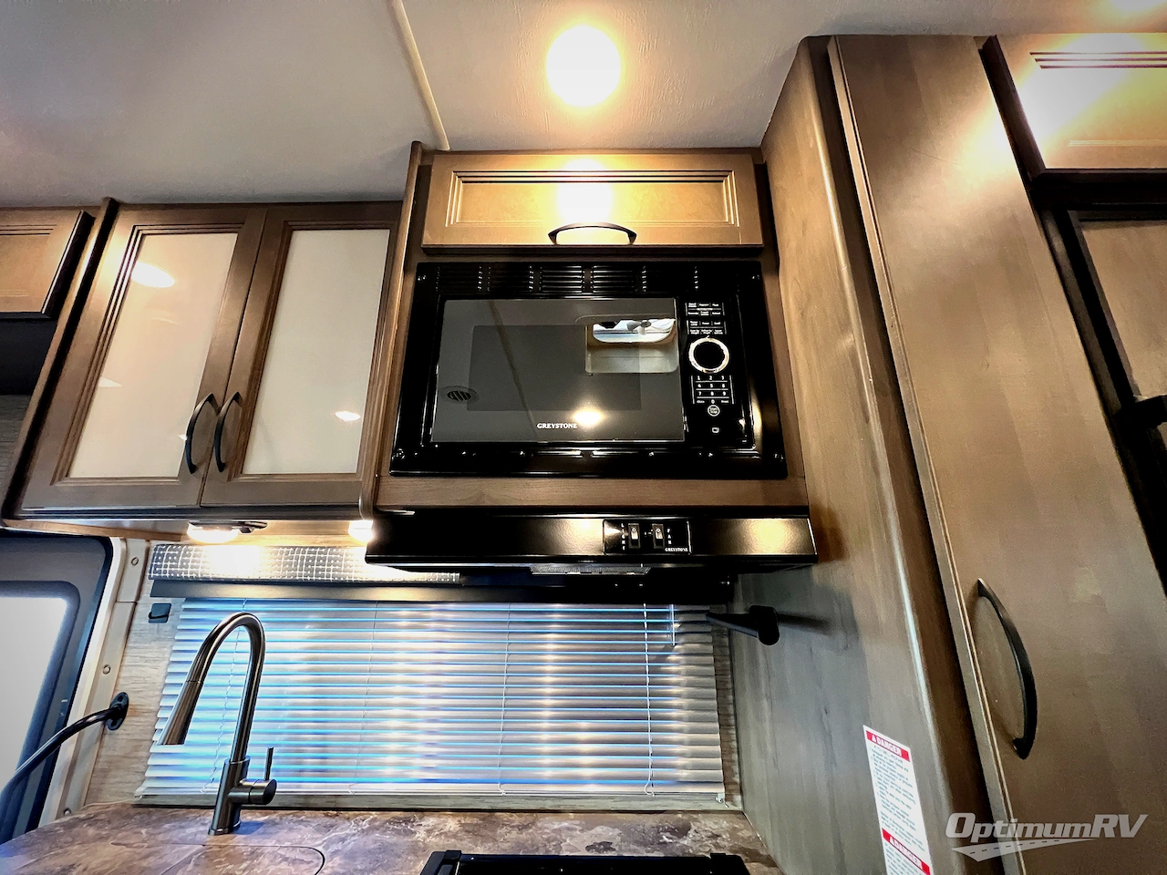 2023 Thor Chateau 24F Photo 12