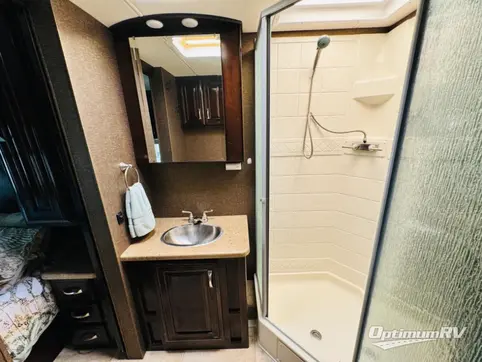 2016 Thor Challenger 37KT RV Photo 4