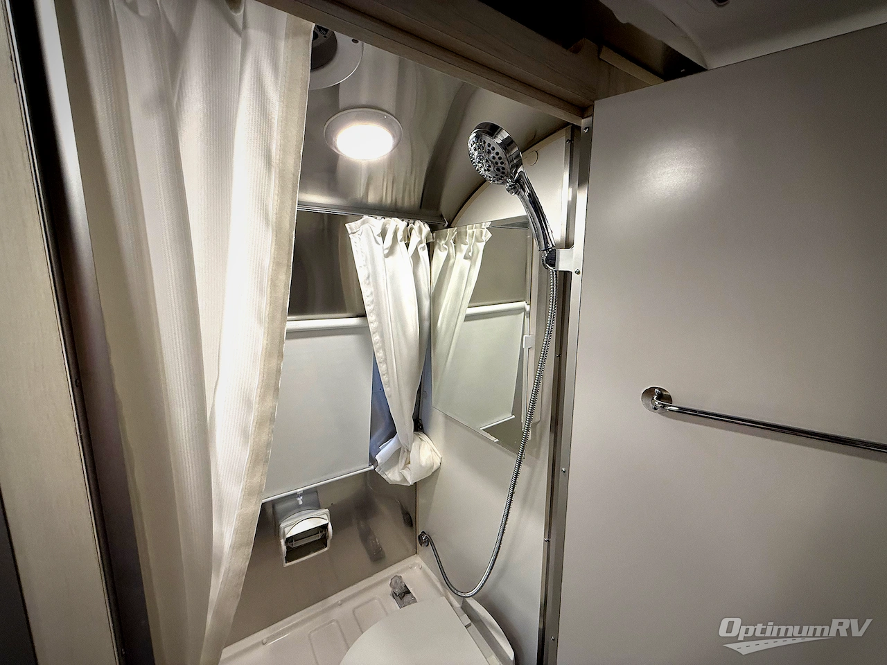 2024 Airstream Bambi 16RB Photo 15
