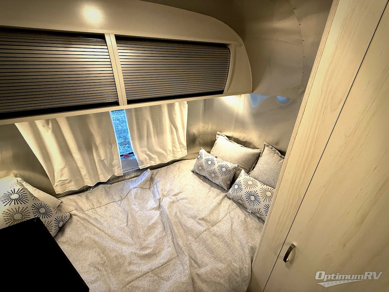 2024 Airstream Bambi 16RB Photo 19