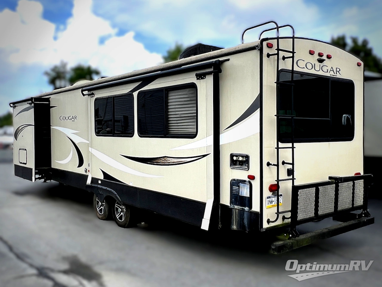 2019 Keystone Cougar Half-Ton Series 33SAB Photo 3