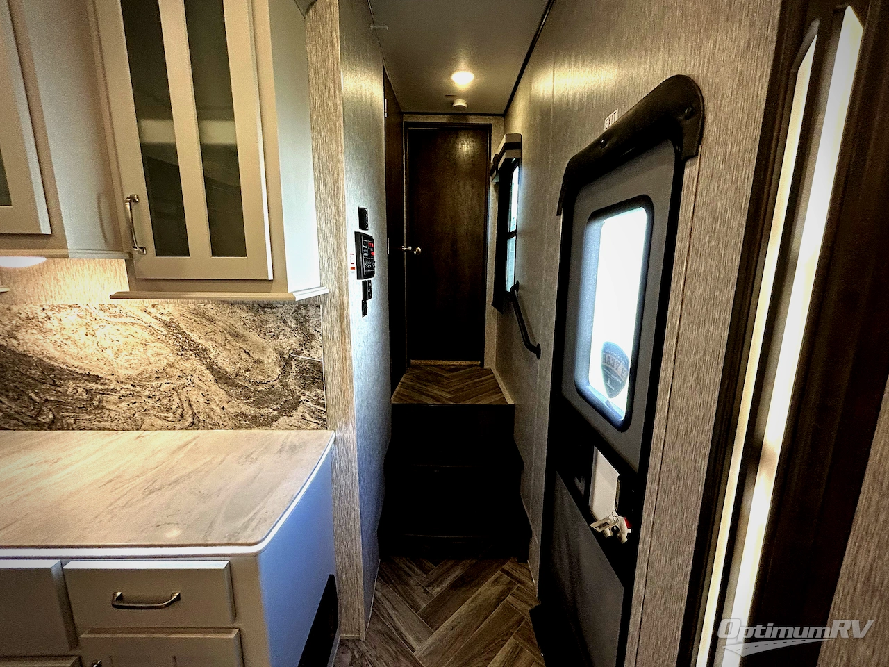 2021 Dutchmen Astoria 3173RLP Photo 5