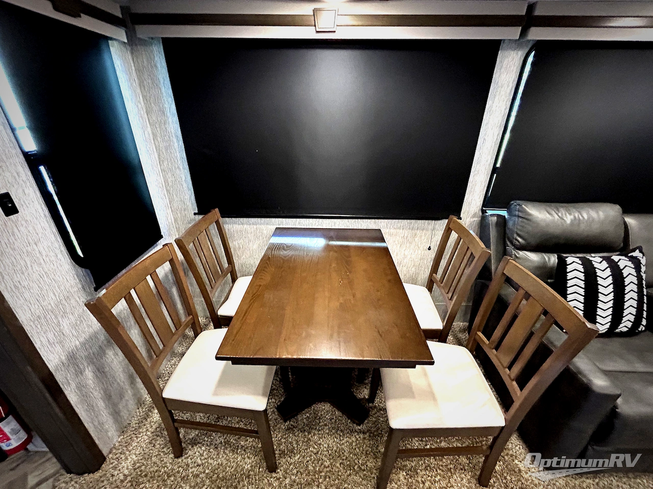 2021 Dutchmen Astoria 3173RLP Photo 17