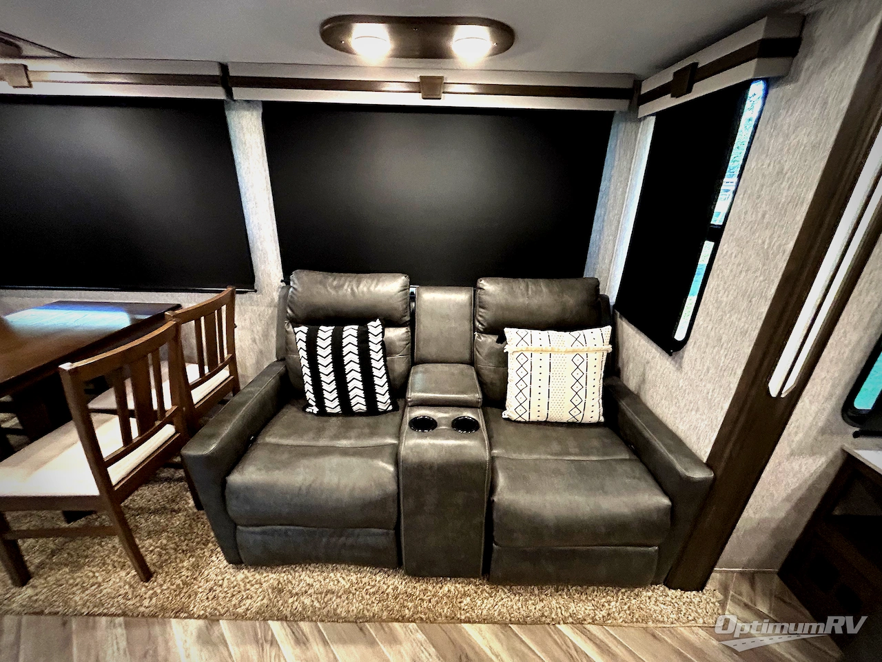 2021 Dutchmen Astoria 3173RLP Photo 18