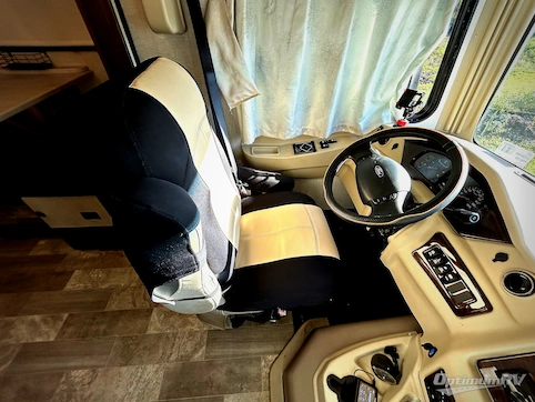 2020 Coachmen Mirada 32SS RV Photo 2