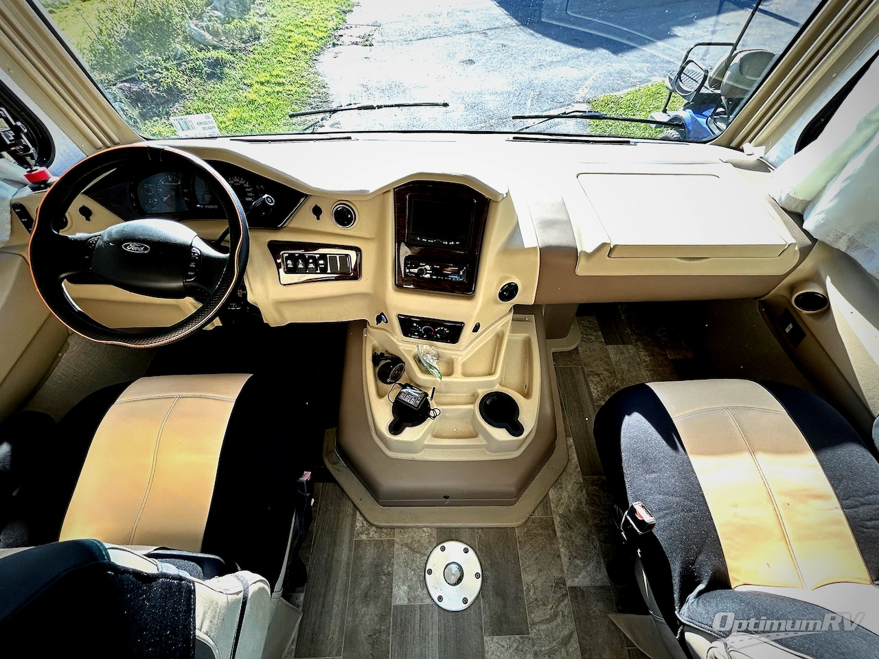 2020 Coachmen Mirada 32SS Photo 7