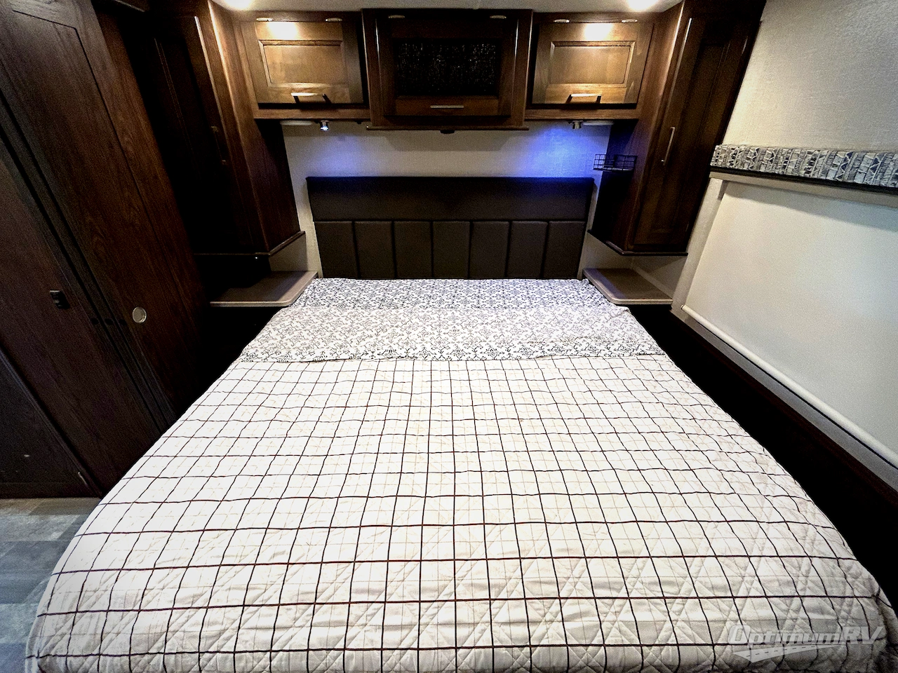 2020 Coachmen Mirada 32SS Photo 17