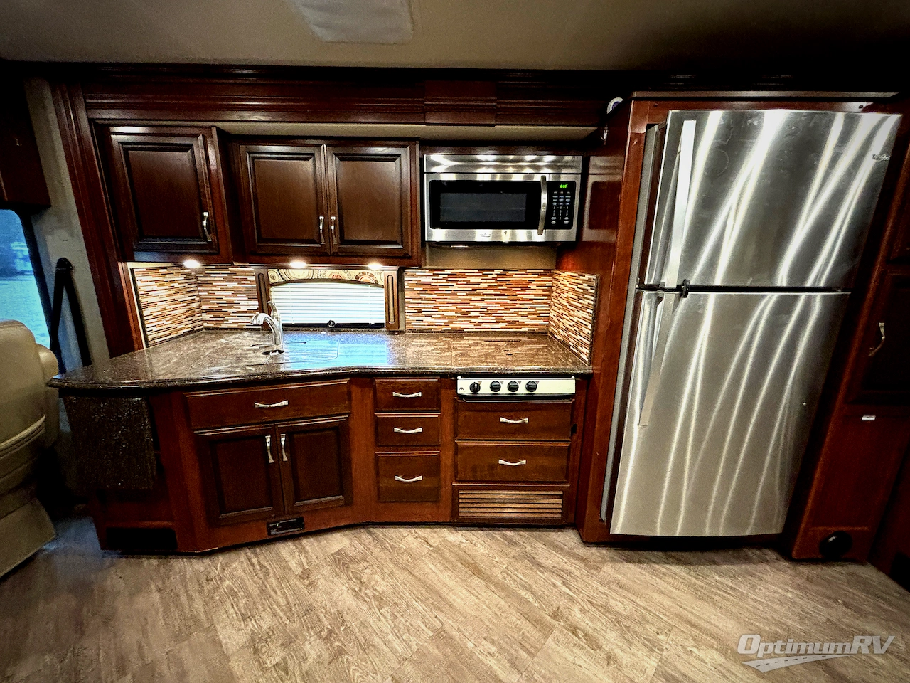 2017 Fleetwood Pace Arrow LXE 38K Photo 6