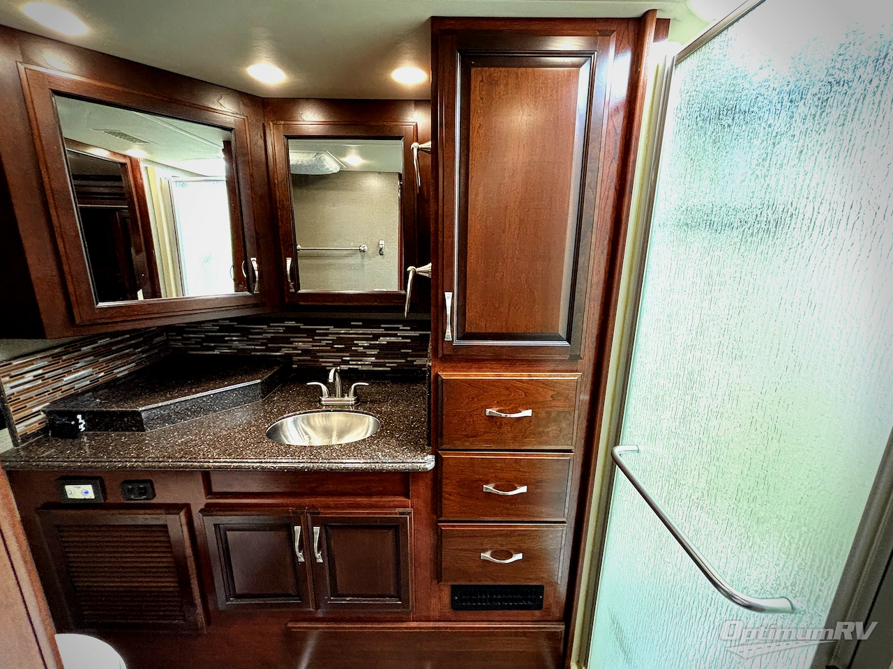 2017 Fleetwood Pace Arrow LXE 38K Photo 21
