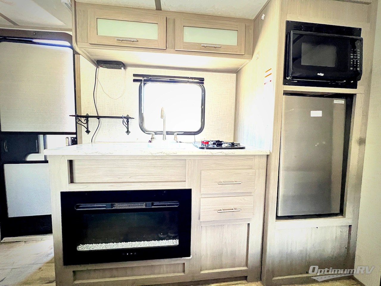 2023 Dutchmen Coleman 17B Photo 8