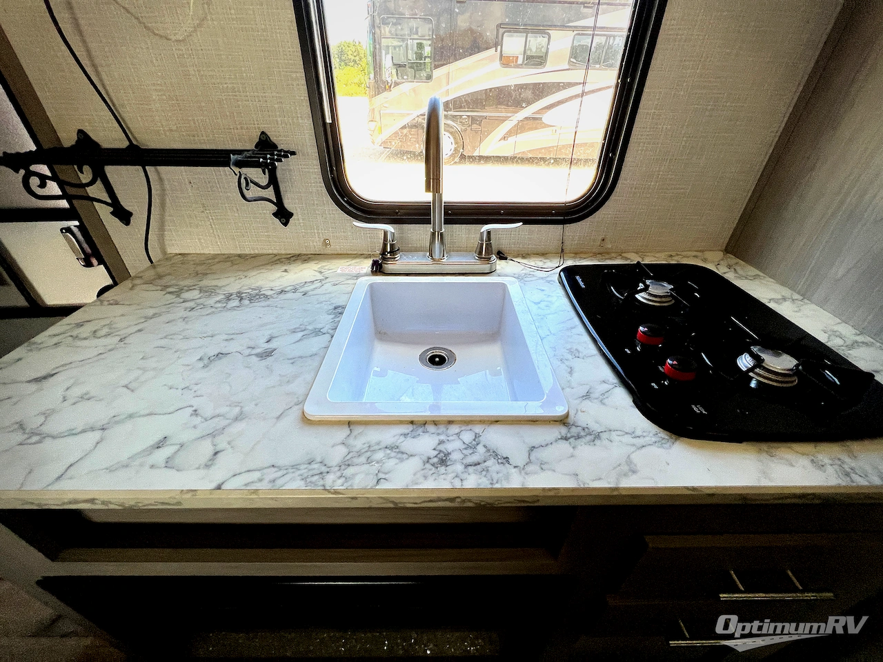 2023 Dutchmen Coleman 17B Photo 9