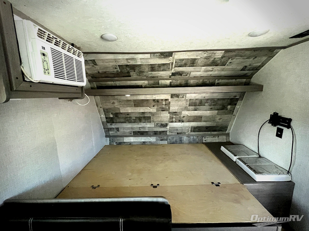 2023 Dutchmen Coleman 17B Photo 13