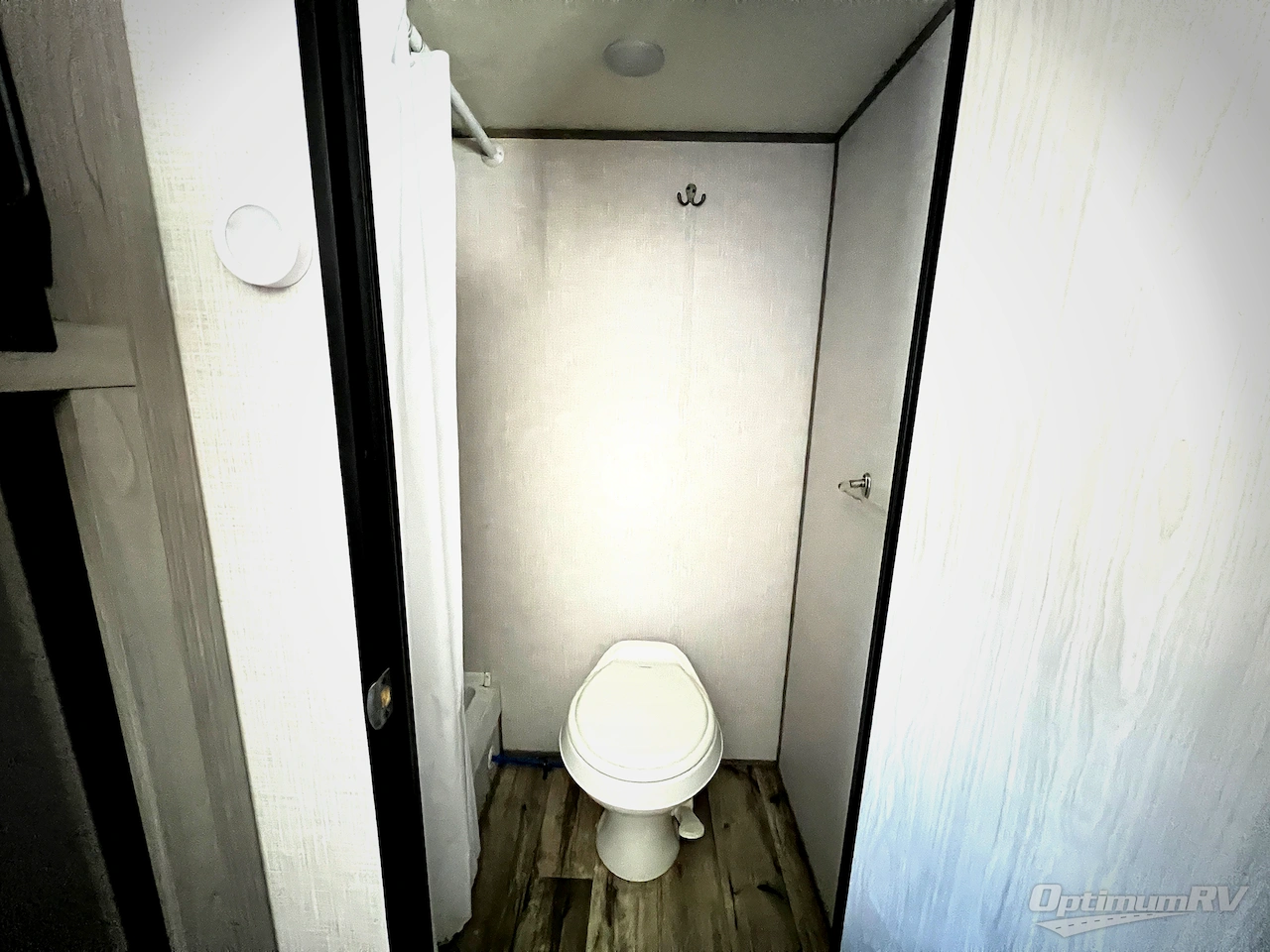 2023 Dutchmen Coleman 17B Photo 17