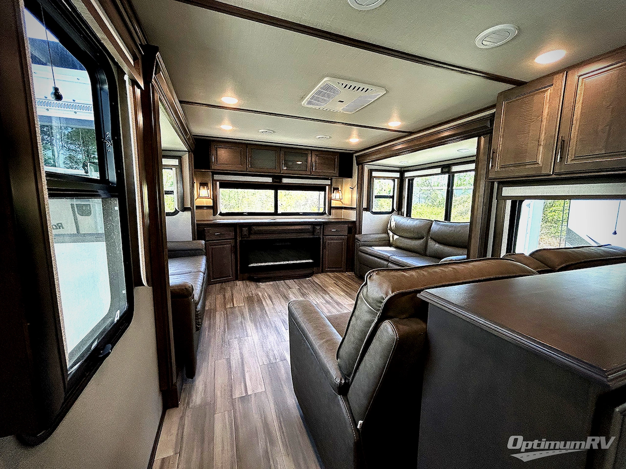 2022 Grand Design Solitude 375RES R Photo 7