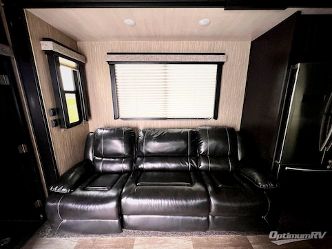 2019 Heartland Road Warrior 430 RV Photo 3