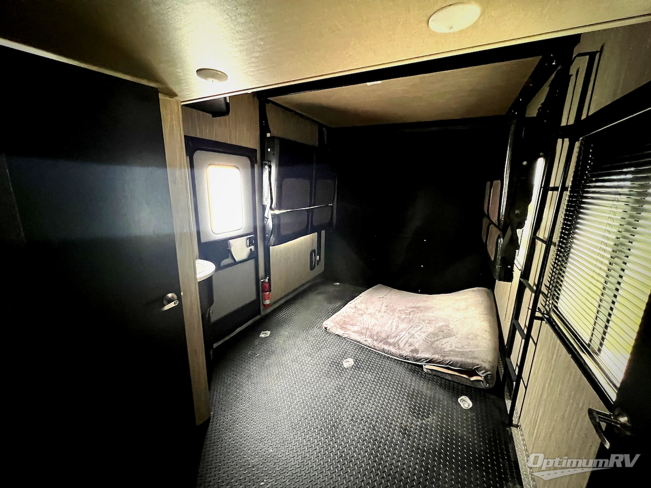 2019 Heartland Road Warrior 430 Photo 15
