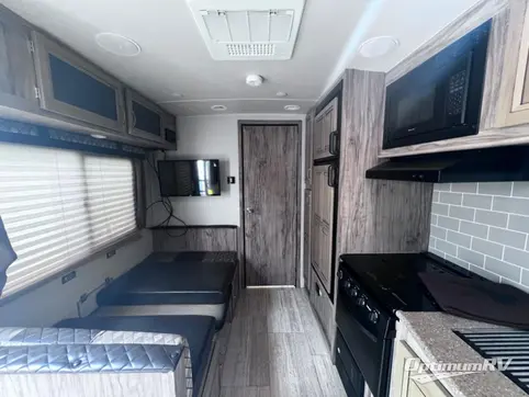 2019 Palomino Palomino 202RB RV Photo 2