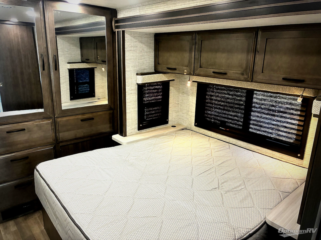 2025 Entegra Odyssey 27U Photo 7