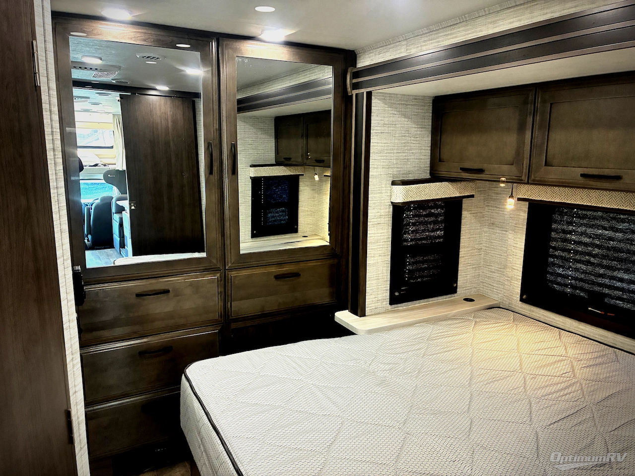 2025 Entegra Odyssey 27U Photo 8