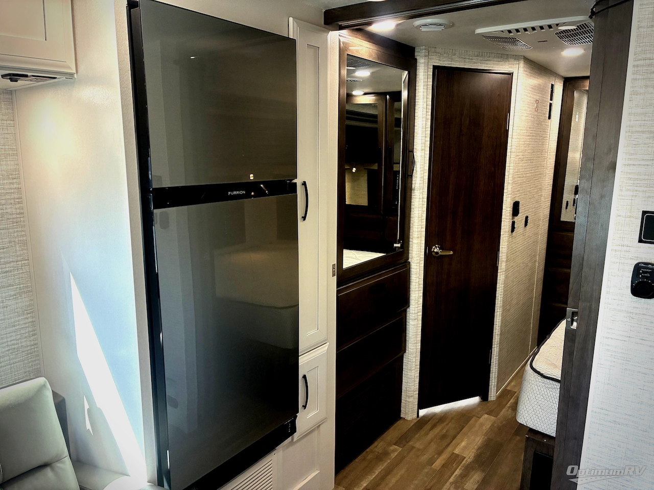 2025 Entegra Odyssey 27U Photo 10