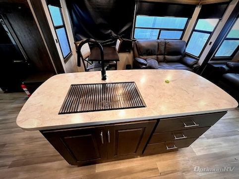 2022 Alliance Paradigm 370FB RV Photo 2