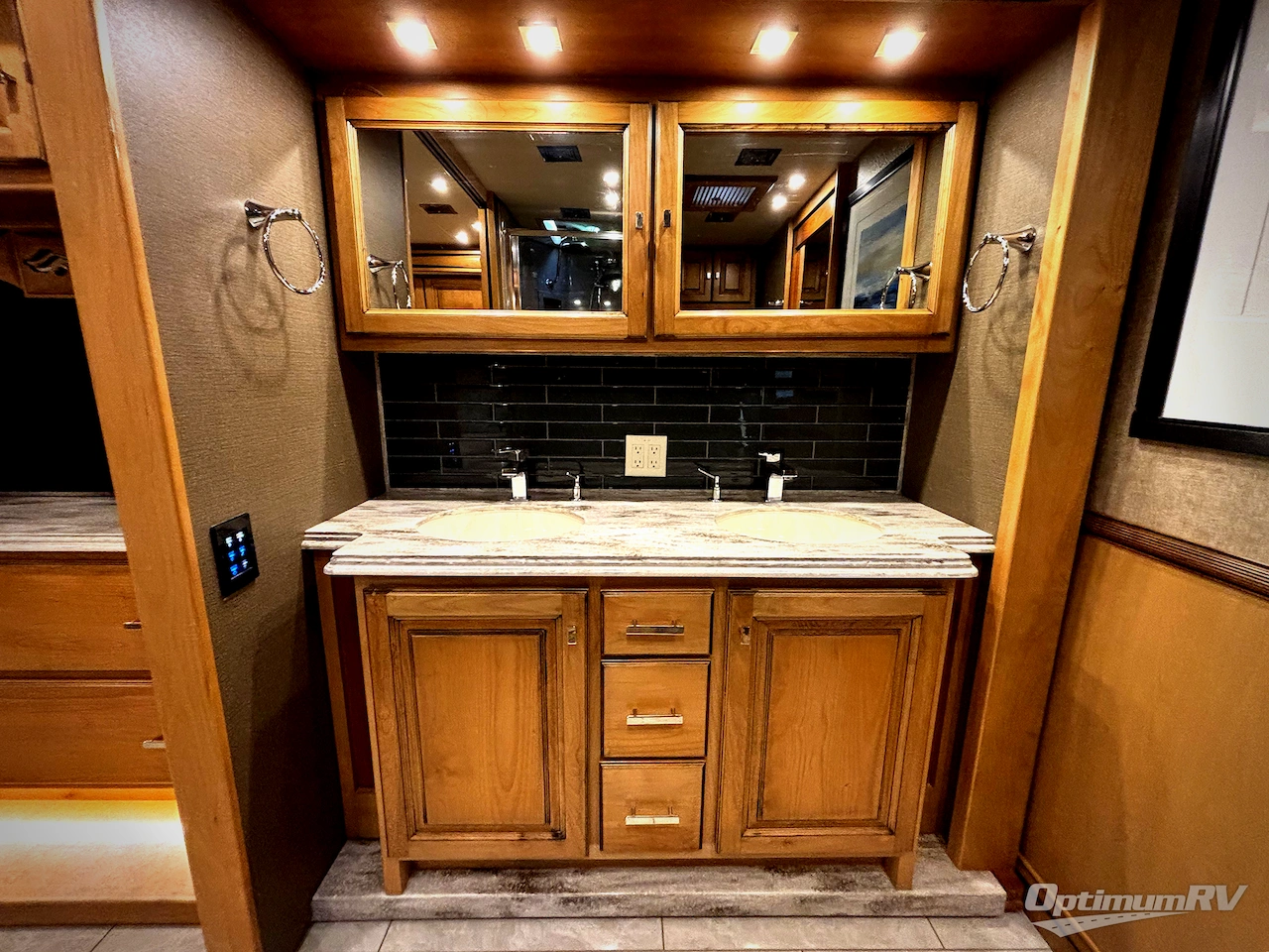 2019 Tiffin Phaeton 44OH Photo 22