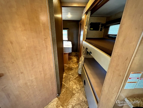 2016 Thor ACE 30.1 RV Photo 3