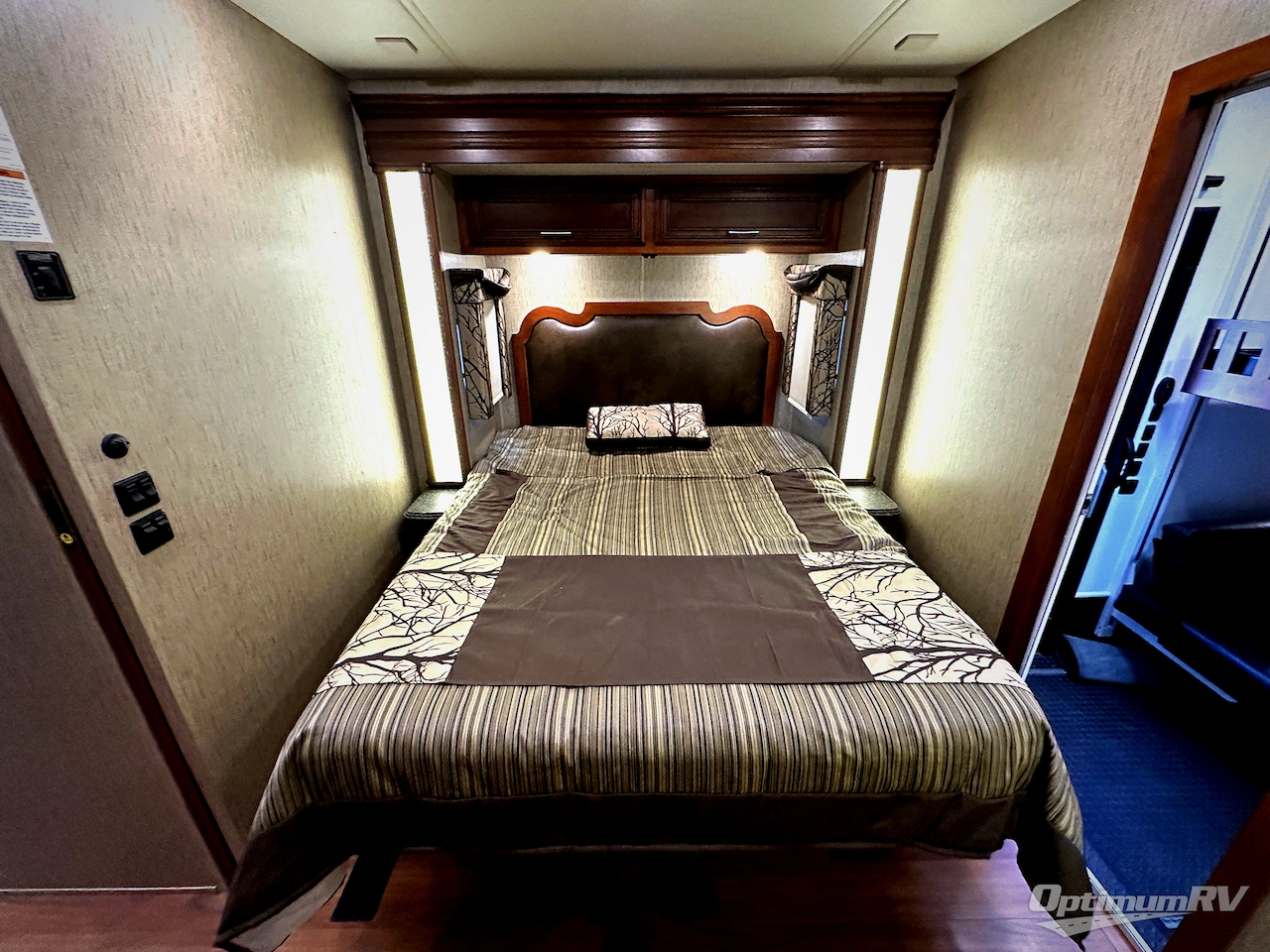 2016 Newmar Canyon Star 3921 Photo 16