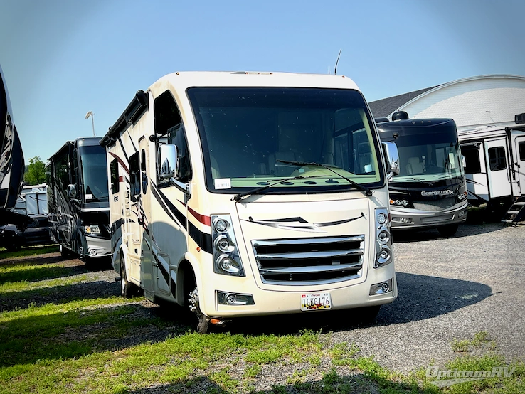 2019 Thor Vegas 24.1 RV Photo 1