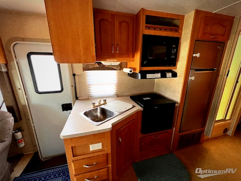 2006 Coachmen Freelander Premier 3150 SS RV Photo 4