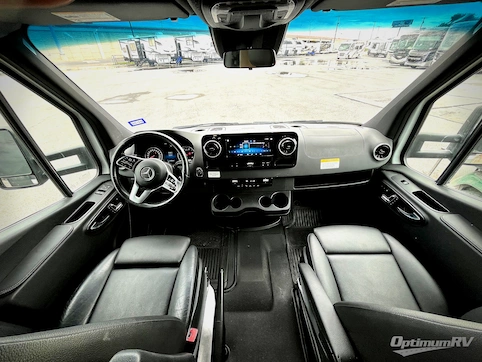 2020 Tiffin Wayfarer 25RW RV Photo 2