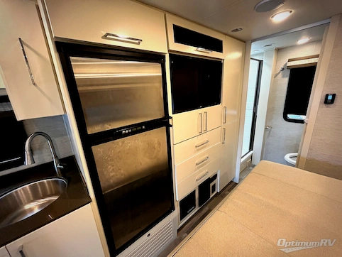 2020 Tiffin Wayfarer 25RW RV Photo 3