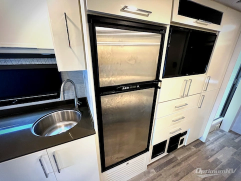 2020 Tiffin Wayfarer 25RW RV Photo 4