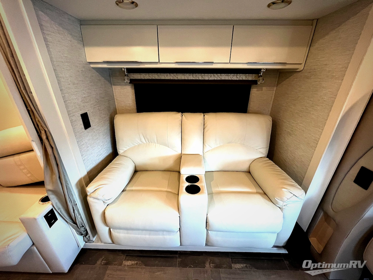 2020 Tiffin Wayfarer 25RW Photo 12