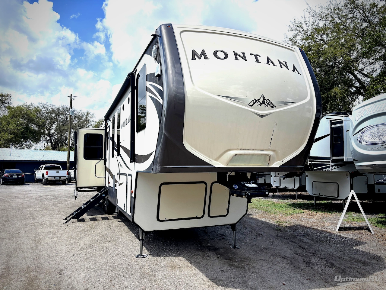 2017 Keystone Montana 3950BR Photo 1