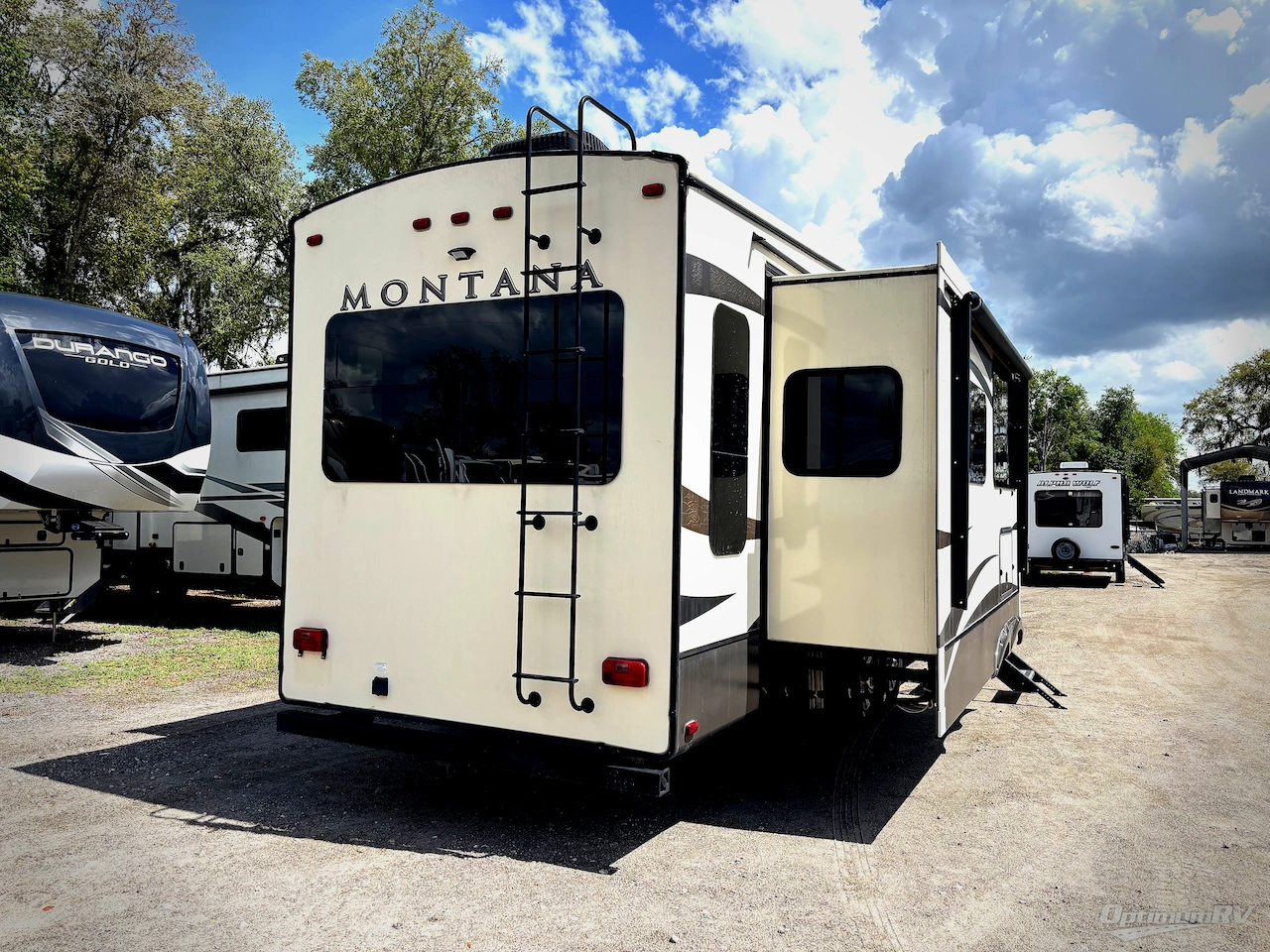 2017 Keystone Montana 3950BR Photo 2