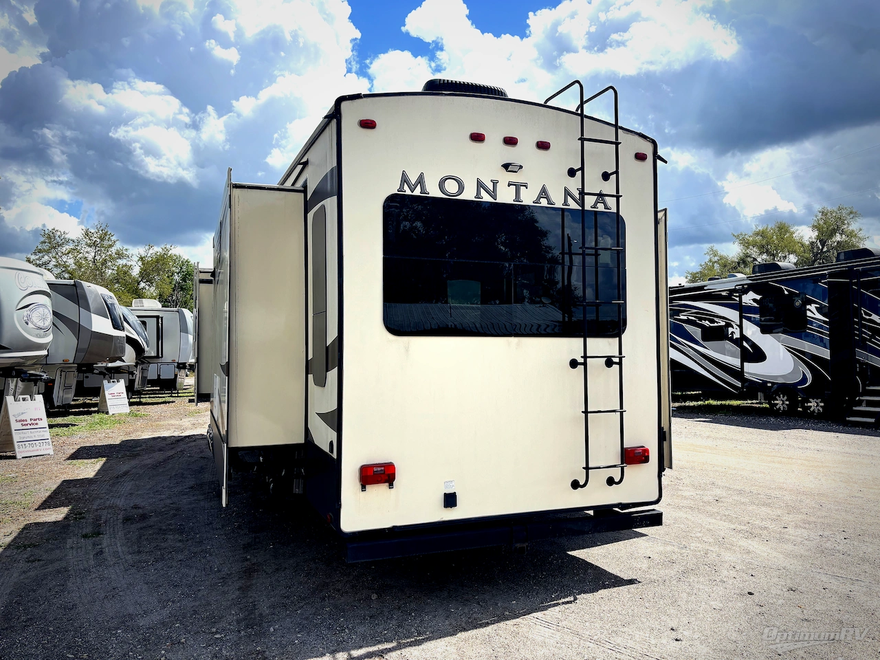 2017 Keystone Montana 3950BR Photo 3
