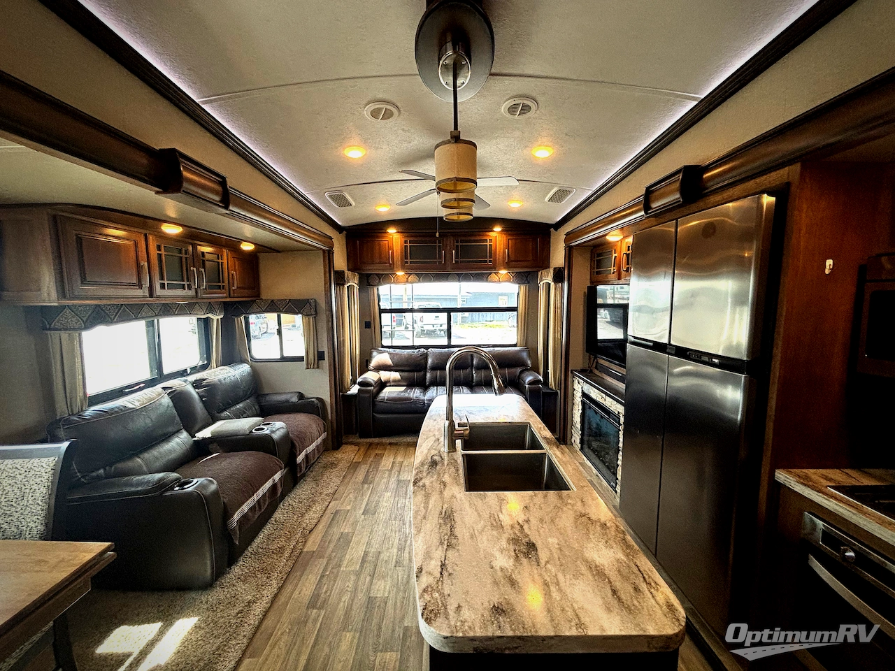 2017 Keystone Montana 3950BR Photo 4